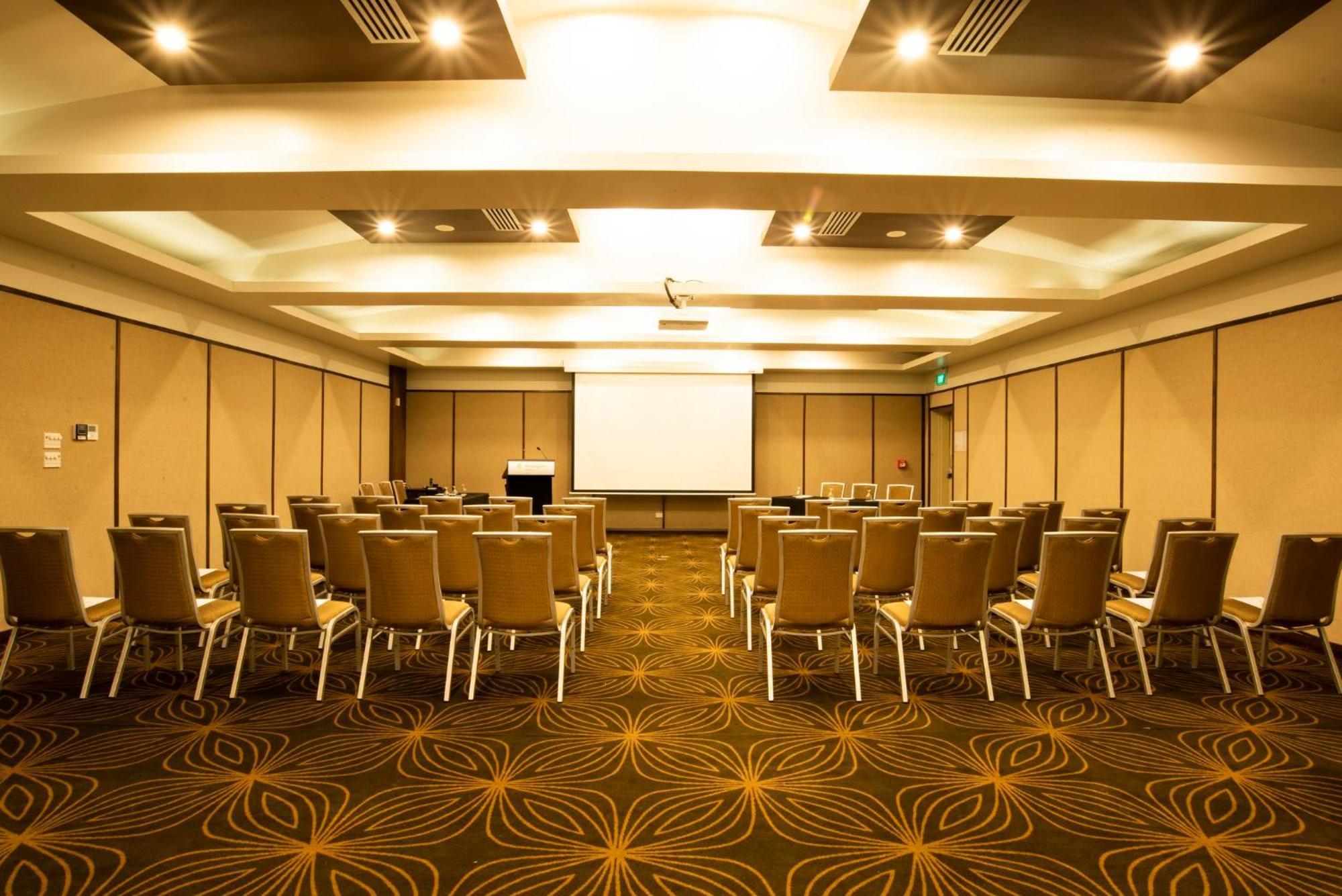 Holiday Inn Suva By Ihg Exterior foto